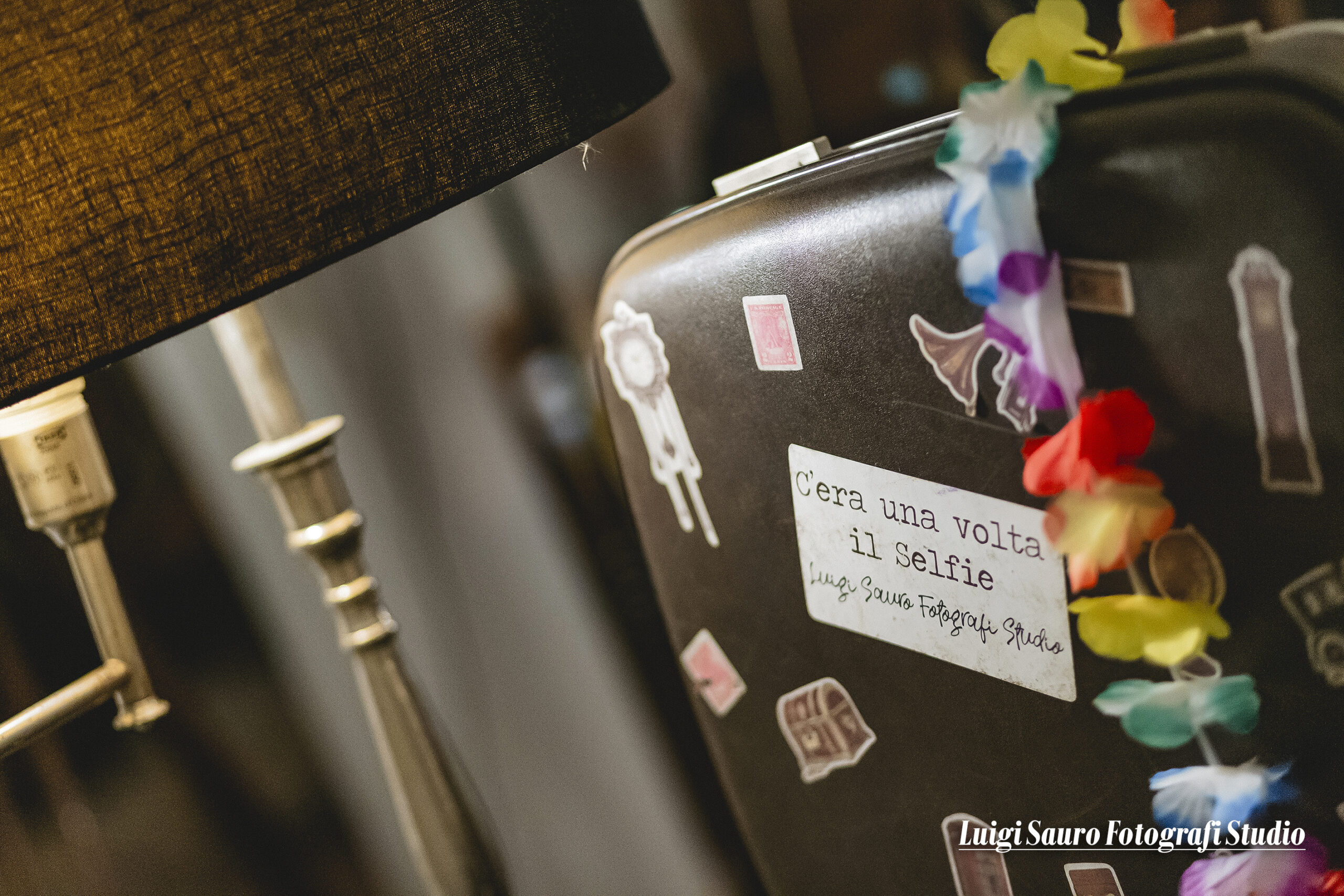 Dettagli valigia vintage e props photobooth